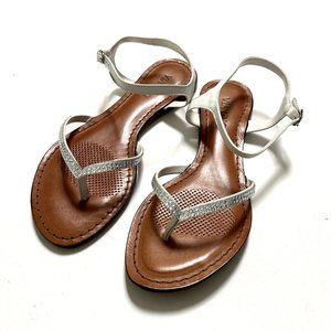 NWOB VIA UNO Sandal Shoes Size 7 Rhinestone White Leather Flats Sandals